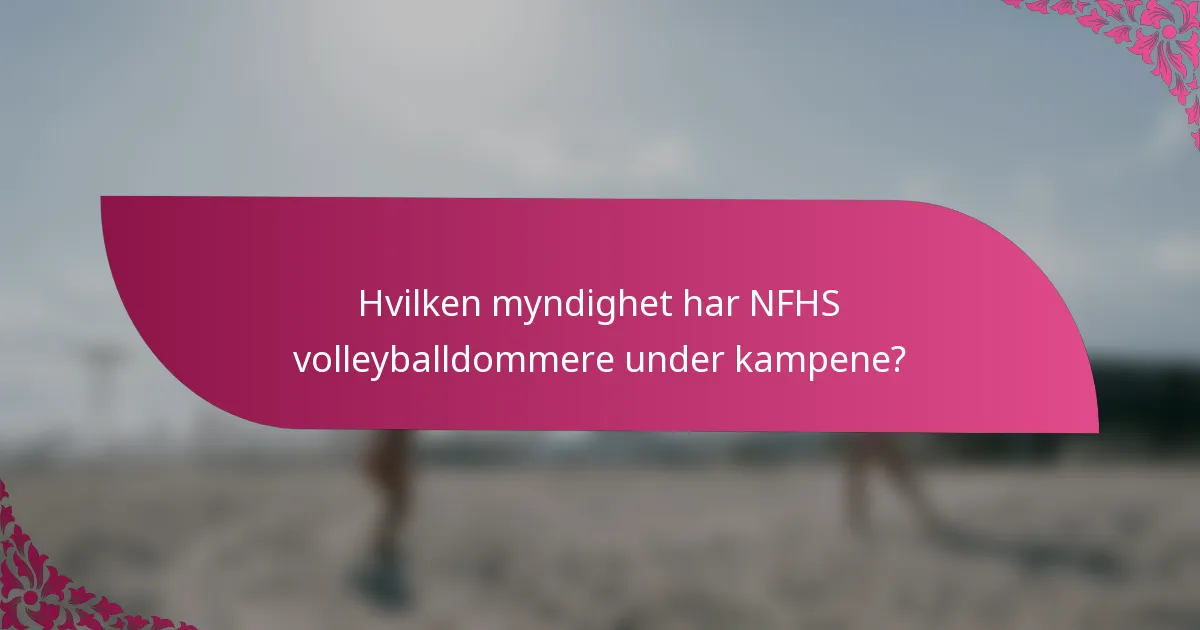 Hvilken myndighet har NFHS volleyballdommere under kampene?